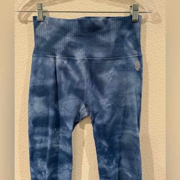 Free People Movement Good Karma Blue White Tie Dye High Rise Yoga Leggings M/L - Picture 6 of 15